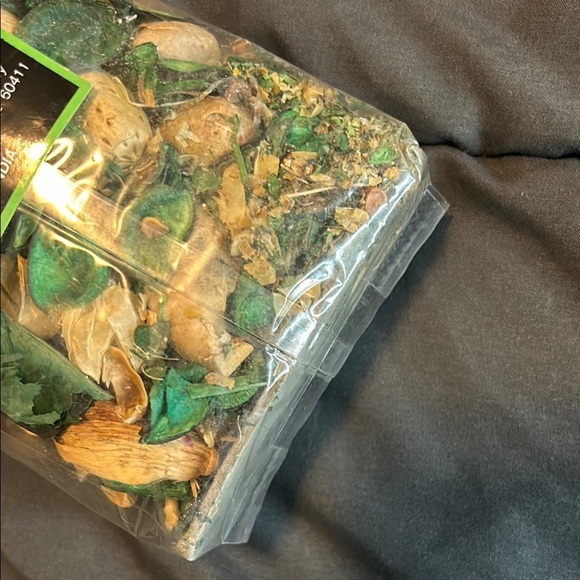 Gardenia Scented Mix - Green and Cream - Picture 3 of 4